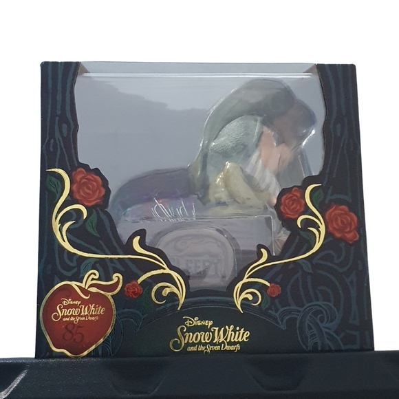 Disney Store Sleepy Snow White and the Seven Dwarfs 85th Anniversary Figural - Picture 5 of 14
